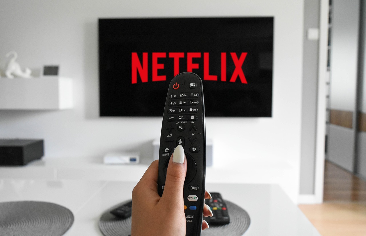 Come risolvere la frustrazione di digitare su Netflix con il telecomando
